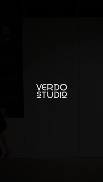 Tajný prechod v skrini 🚪 medzi detskými izbami - aj takúto vychytávku sme zrealizovali v dome od Zelená Stavba. Napíšte nám správu a radi navrhneme jedinečný interiér aj pre vás. ✨