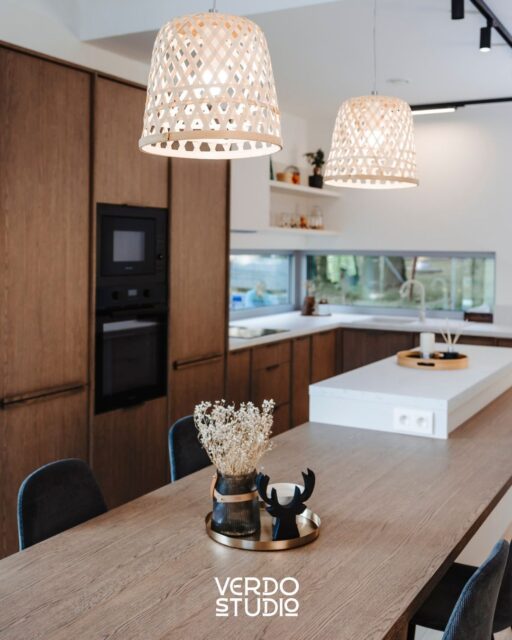 Skutočný luxus sa skrýva vo vnútri. 🥐🍯

Kuchyňa od Verdo Studio nie je len pekná zvonku. Zameriavame sa na inteligentné vnútorné systémy, rohové riešenia a organizéry, ktoré vám uľahčia každodenný život. Poriadok, ktorý má systém.

Príďte si vyskúšať naše riešenia do showroomu:
📍 Južná trieda 74, Košice
🌐 www.verdostudio.sk